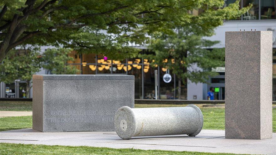 Theaster Gates, Monument in Waiting, at Drexel University, 2022. Photo: Timothy Schenck. © Theaster Gates Studio.