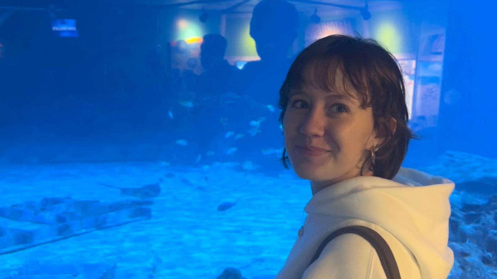 Natasha Hayes at an aquarium